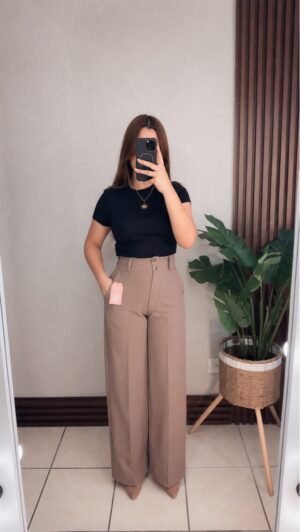 13c036e9-c13c-5498-b0f8-3b8a05727a93.jpg Pantalón con Botones Moca