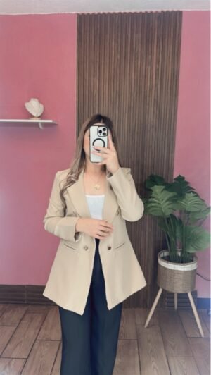 62f424aa-4cd9-5cb8-8c0f-012658b23a19.jpeg Blazer con Forro 4/B Beige Oscuro