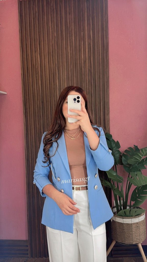 Blazer Manga 3/4 sin Forro Celeste.