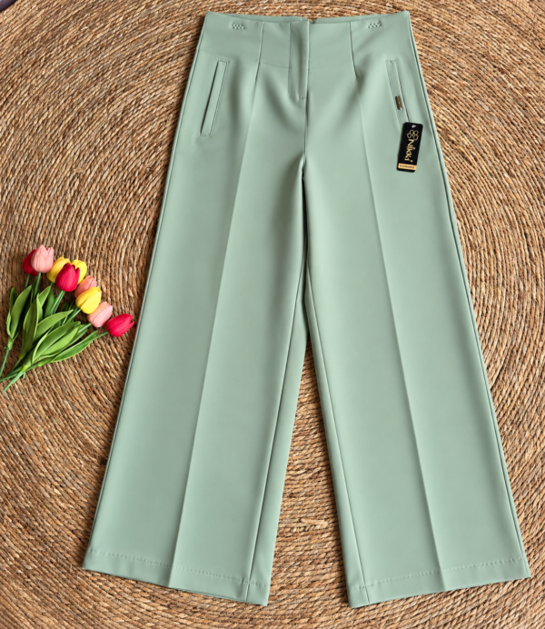 Pantalon de pinzas Nikki  verde pistacho