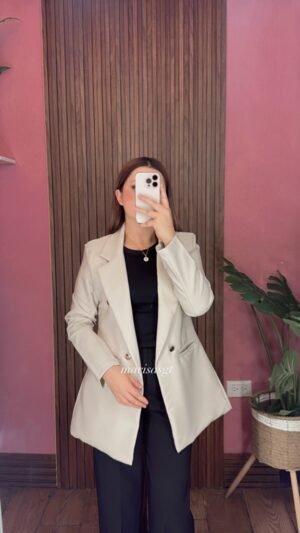 a4fd6215-05c3-573e-b9e1-419022a7c113.jpeg Blazer con Forro 4/B Beige