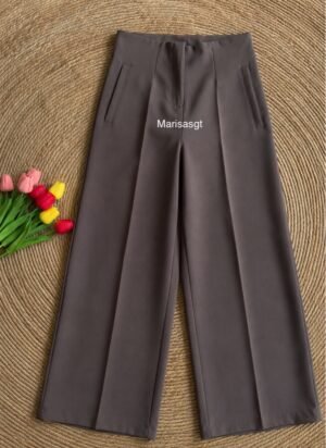 d52cacb2-7569-5baa-a74f-868f20426572.jpeg Pantalón de Pinzas Moca