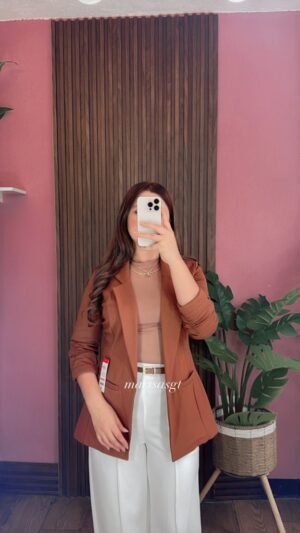 Blazer Manga Plisada Camel